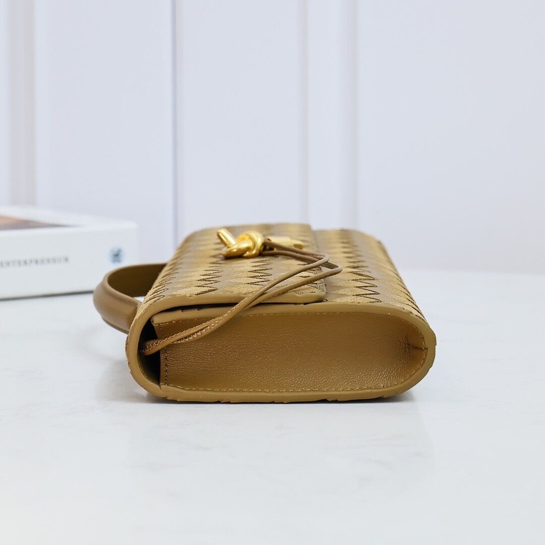 Bo*te*ga Ve*ne*ta Long Clutch Andiamo With Handle Fondant 31x13x3cm