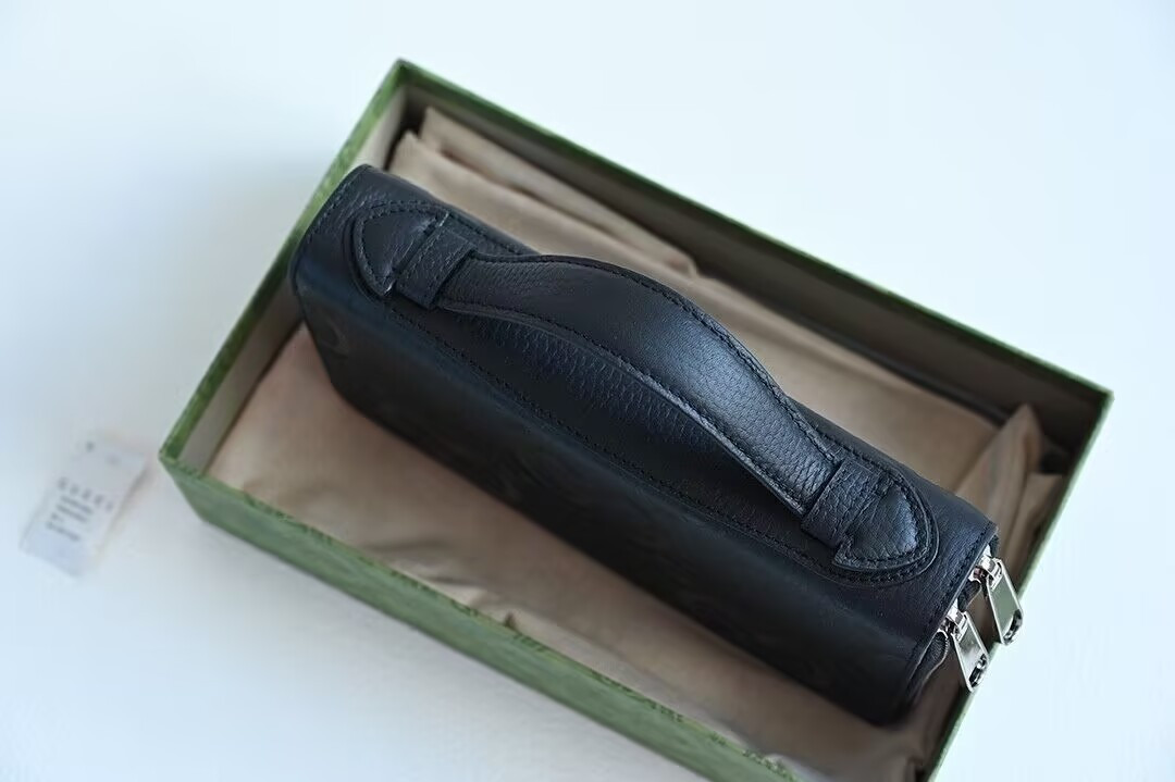 G*u*i Jumbo GG travel document case 21x13x4cm