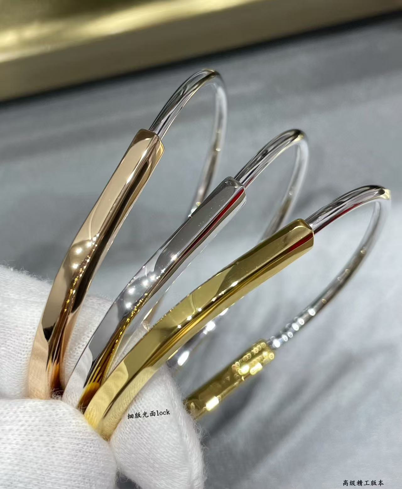 T*f*ny & Co. Lock Slim Smooth Bracelet