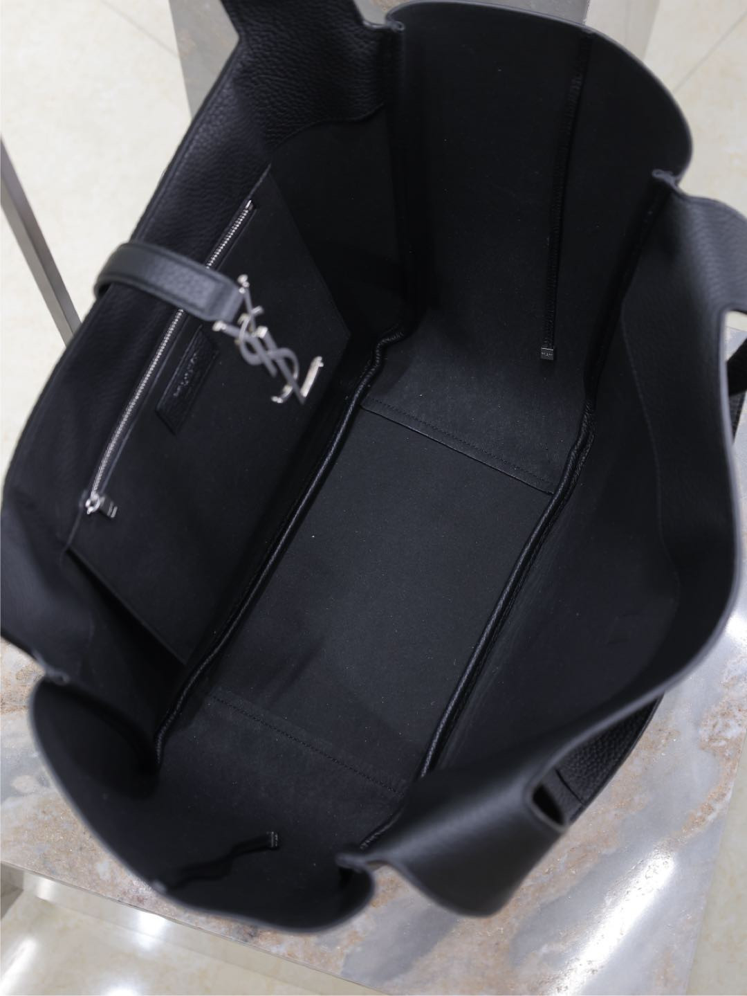 Y*L LE 5 À 7 BEA in grained leather 50×28×18cm