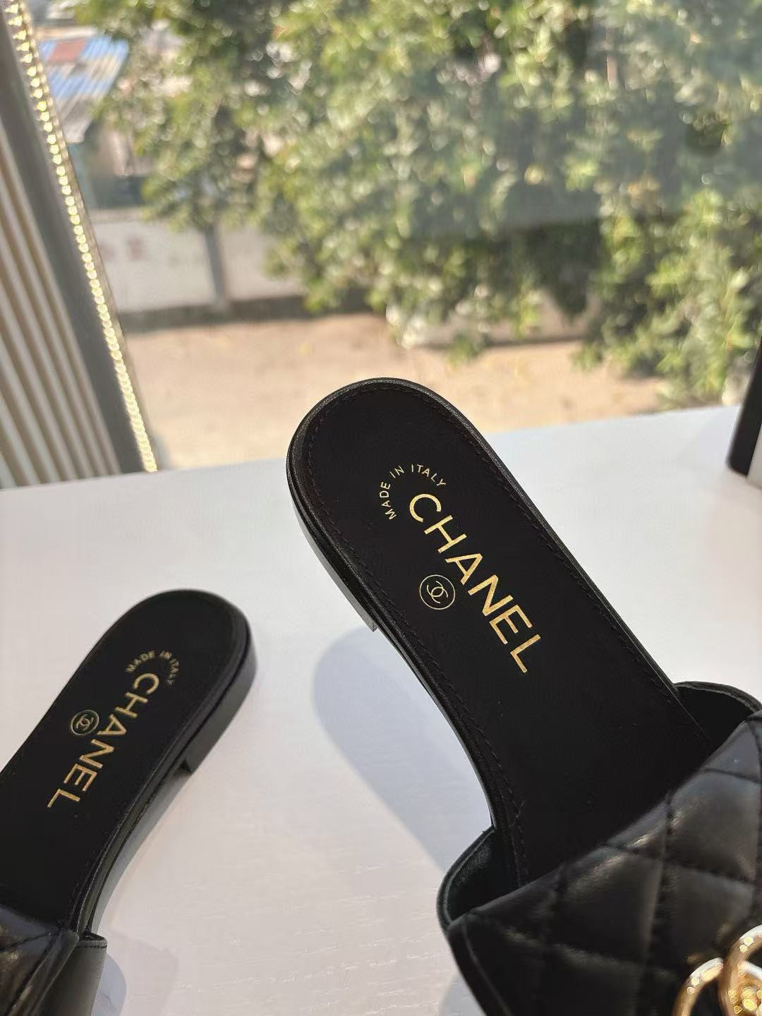 UA Ch*el Slippers
