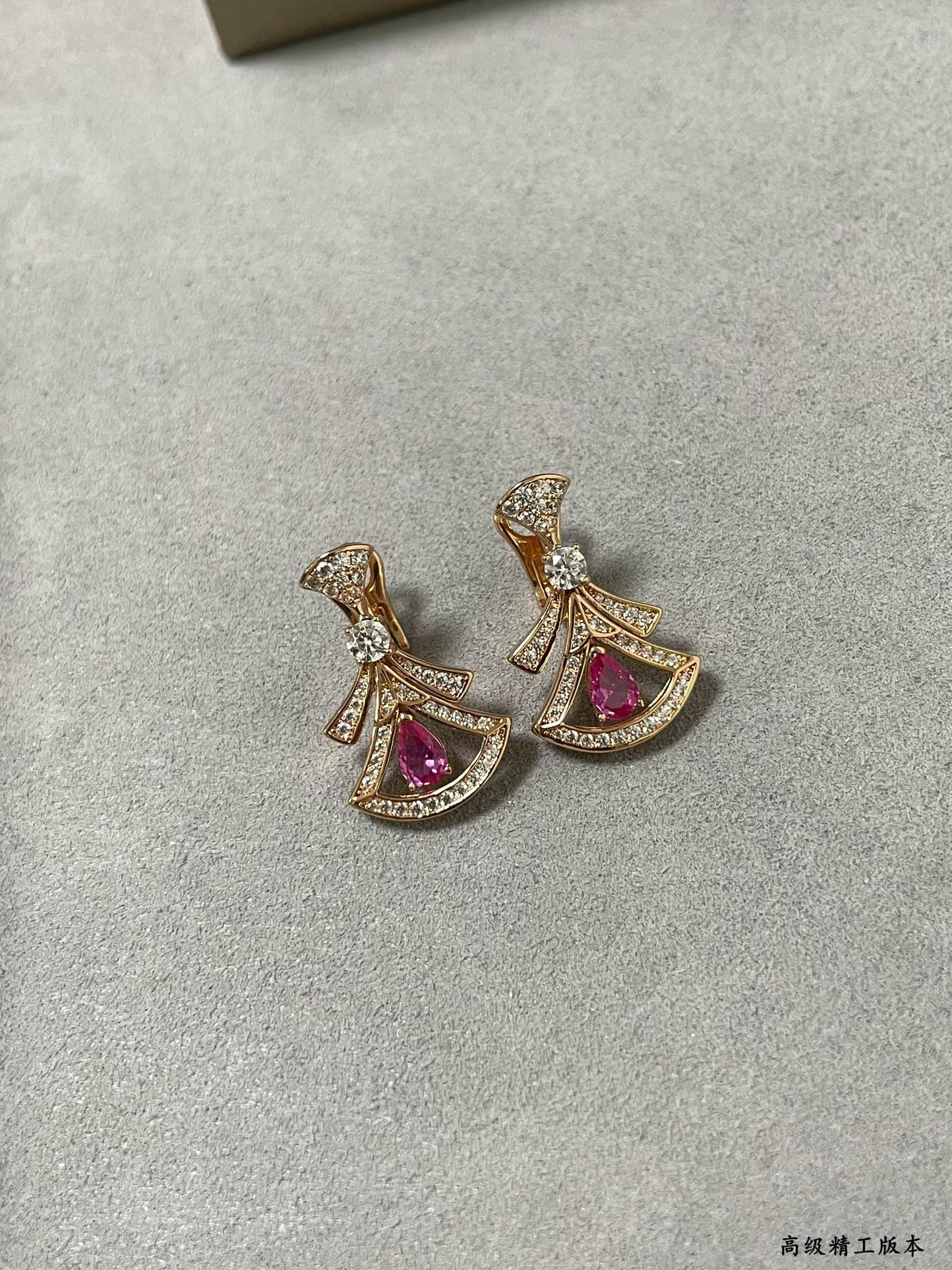 B*l*ai Red diamond fan-shaped skirt Earrings