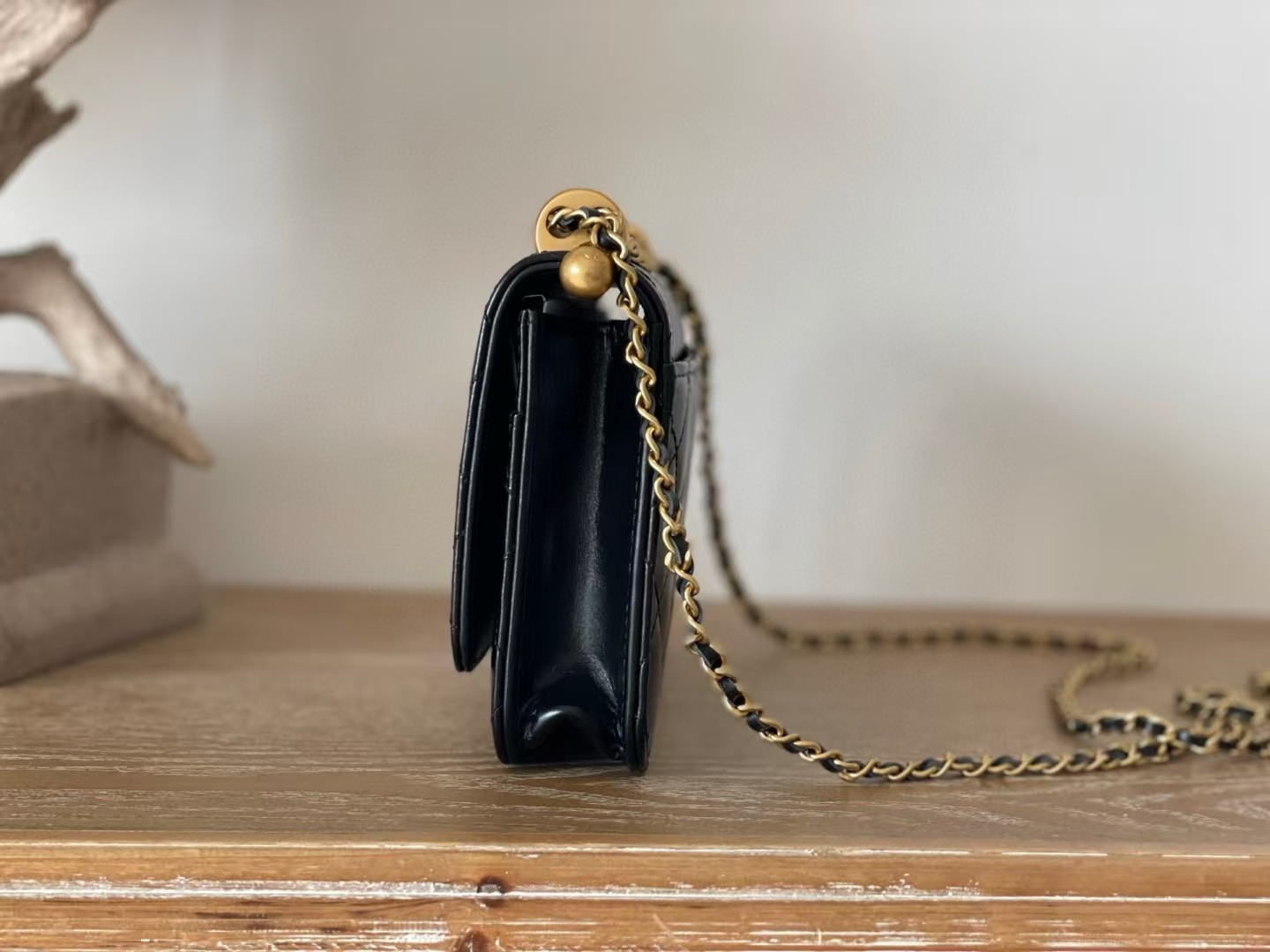 Ch*el Wallet on Chain AP2289 12x19x3.5cm