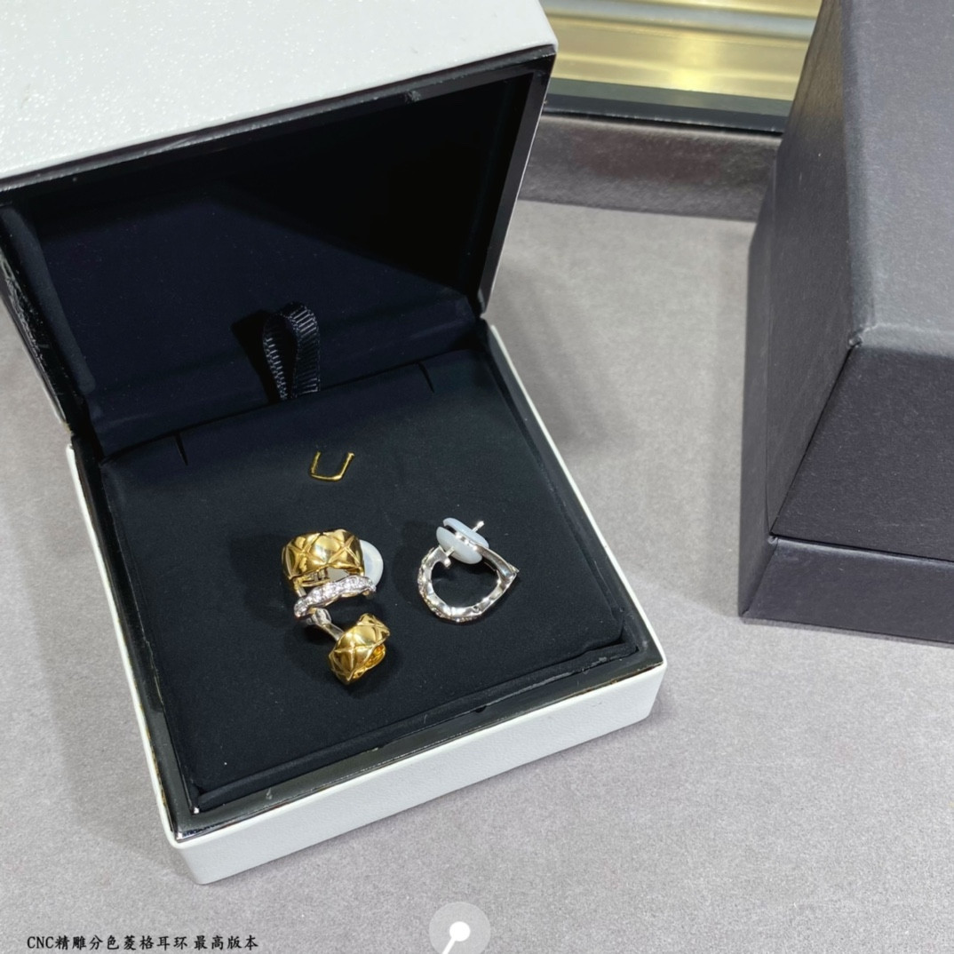 Ch*el Finely carved diamond color separation Earrings