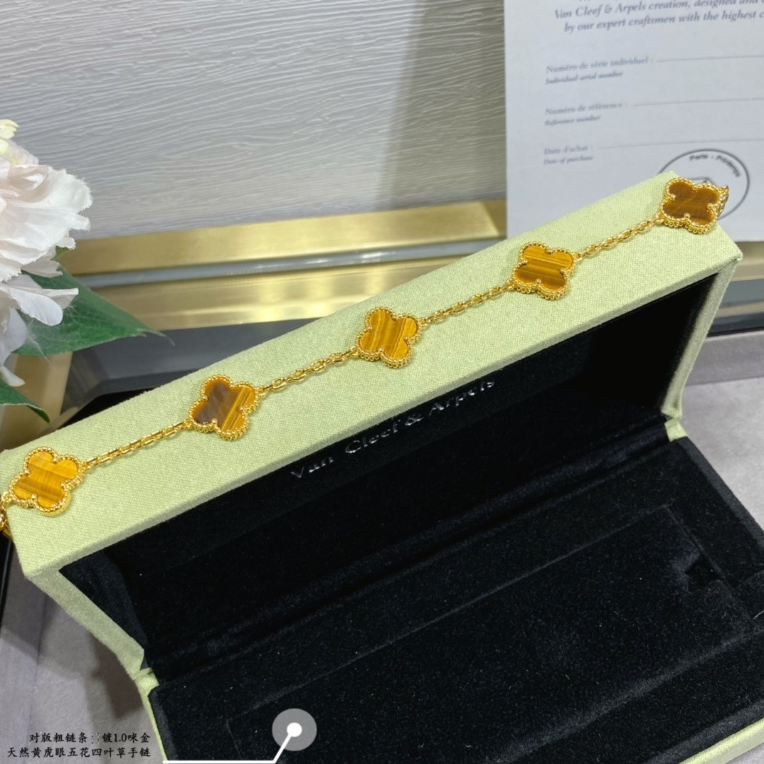V*N CL*F & Arpels Yellow Tiger Eye five-flowered four-leaf clover Bracelet Chain length approx.19cm