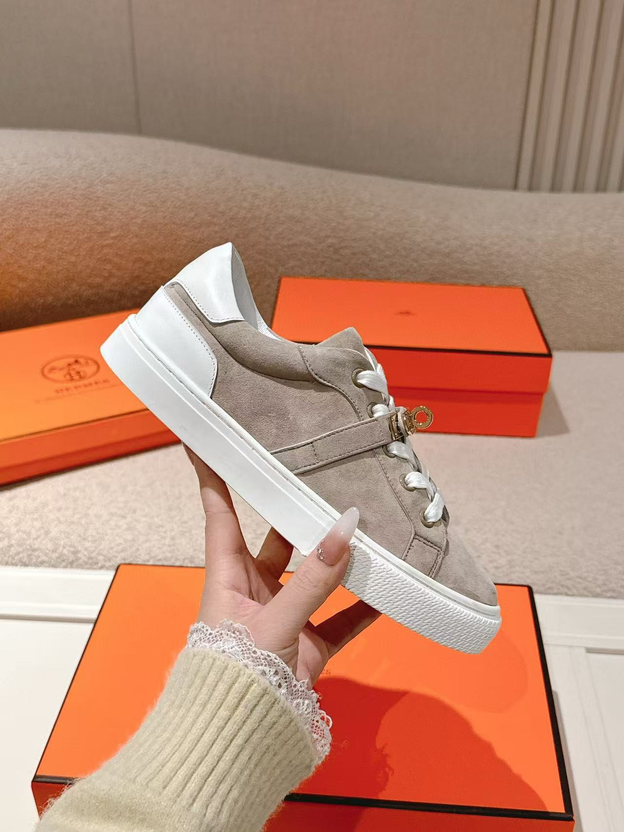 UA Hermès Day sneaker