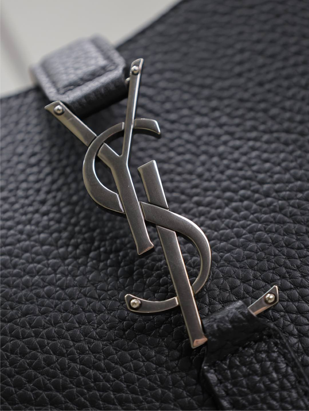 Y*L LE 5 À 7 BEA in grained leather 50×28×18cm