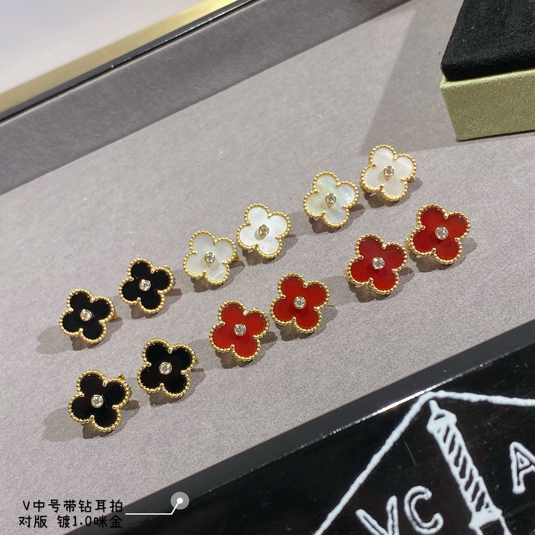 V*N CL*F & Arpels Four-leaf clover with diamond Earrings