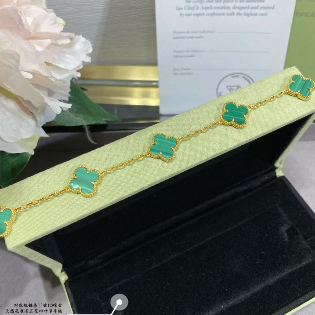 V*N CL*F & Arpels Natural malachite five-flowered four-leaf clover Bracelet Chain length approx.19cm