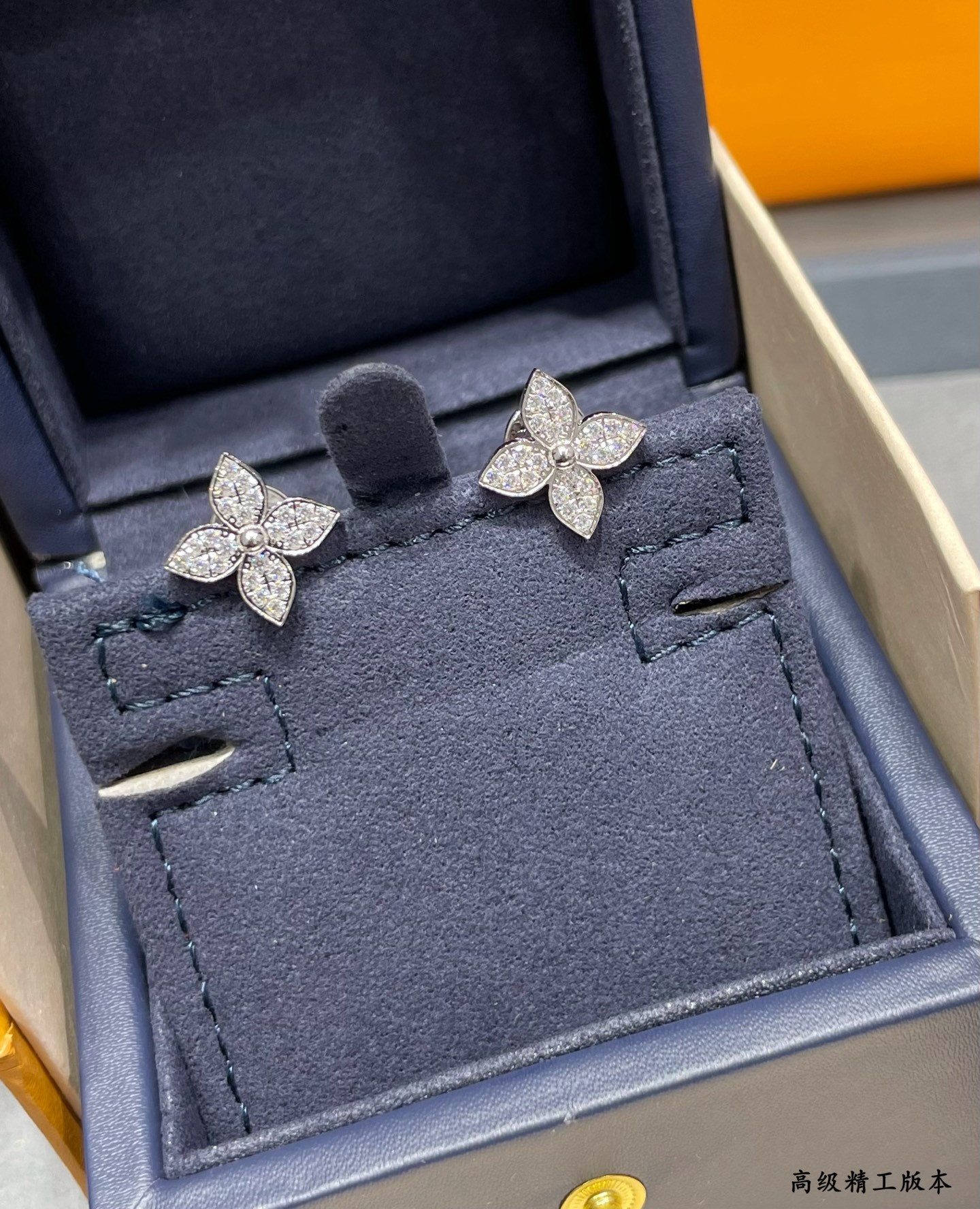 L0*is V*t0n Single flower full diamond Earrings