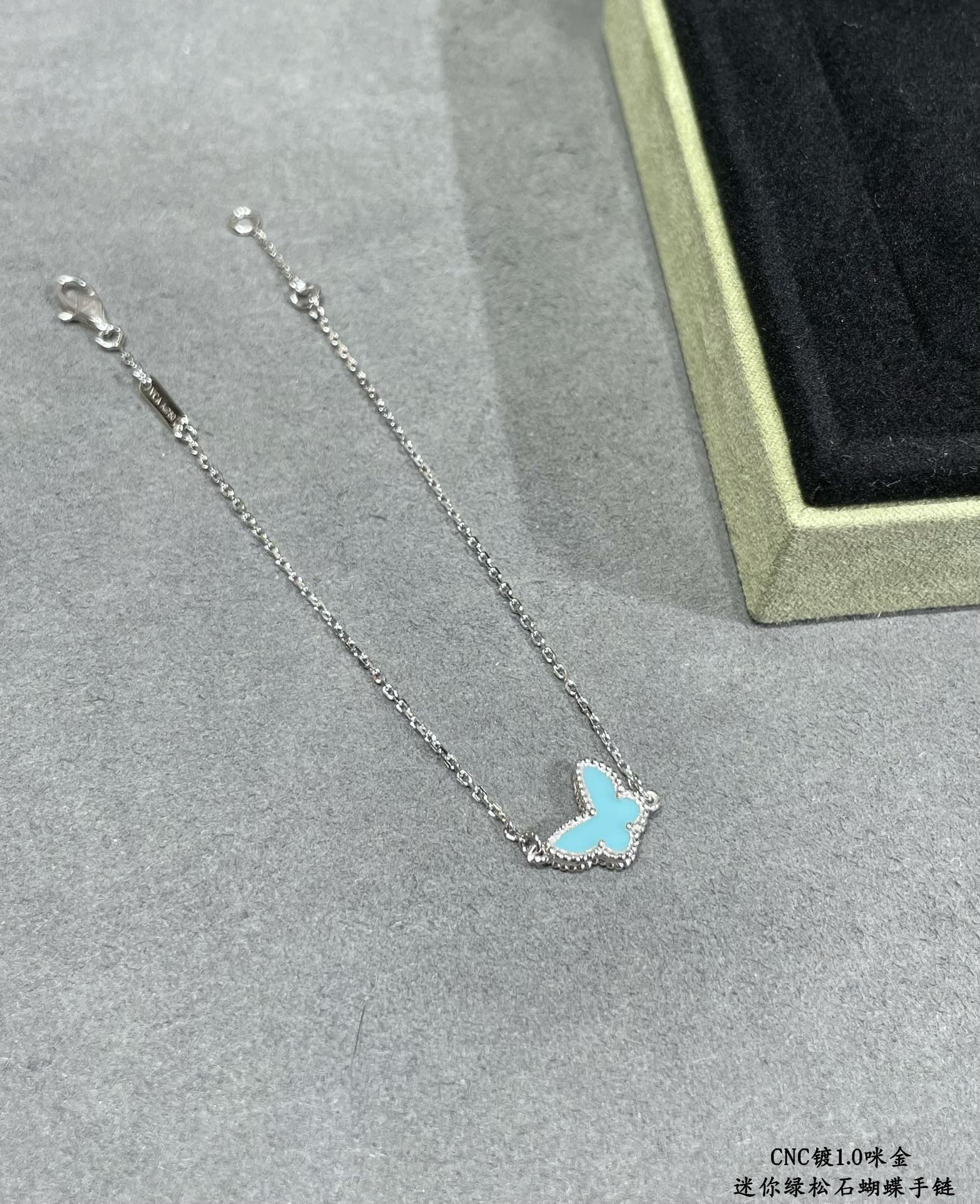 V*N CL*F & Arpels Turquoise Mini Butterfly Bracelet