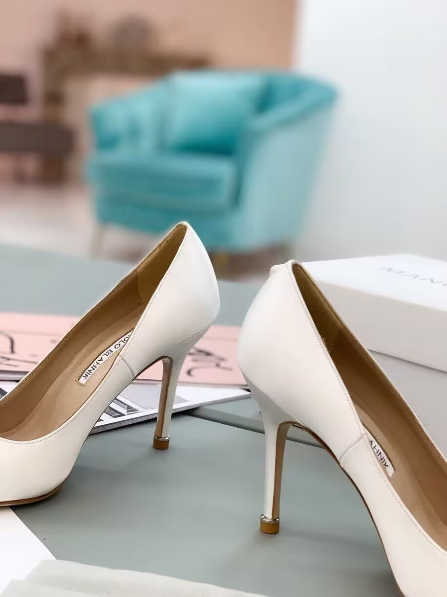 UA Manolo Blahnik Hangisi Jewel Buckle Pumps