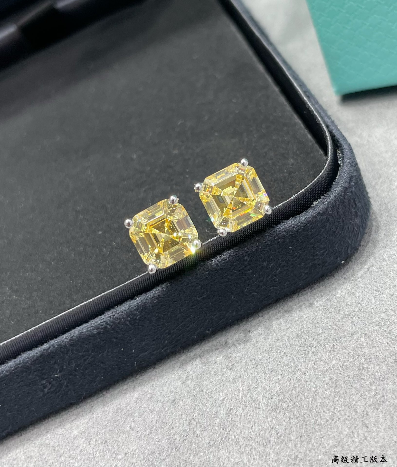 T*f*ny & Co. Four-Prong Stud Earrings 7x7mm Ag925