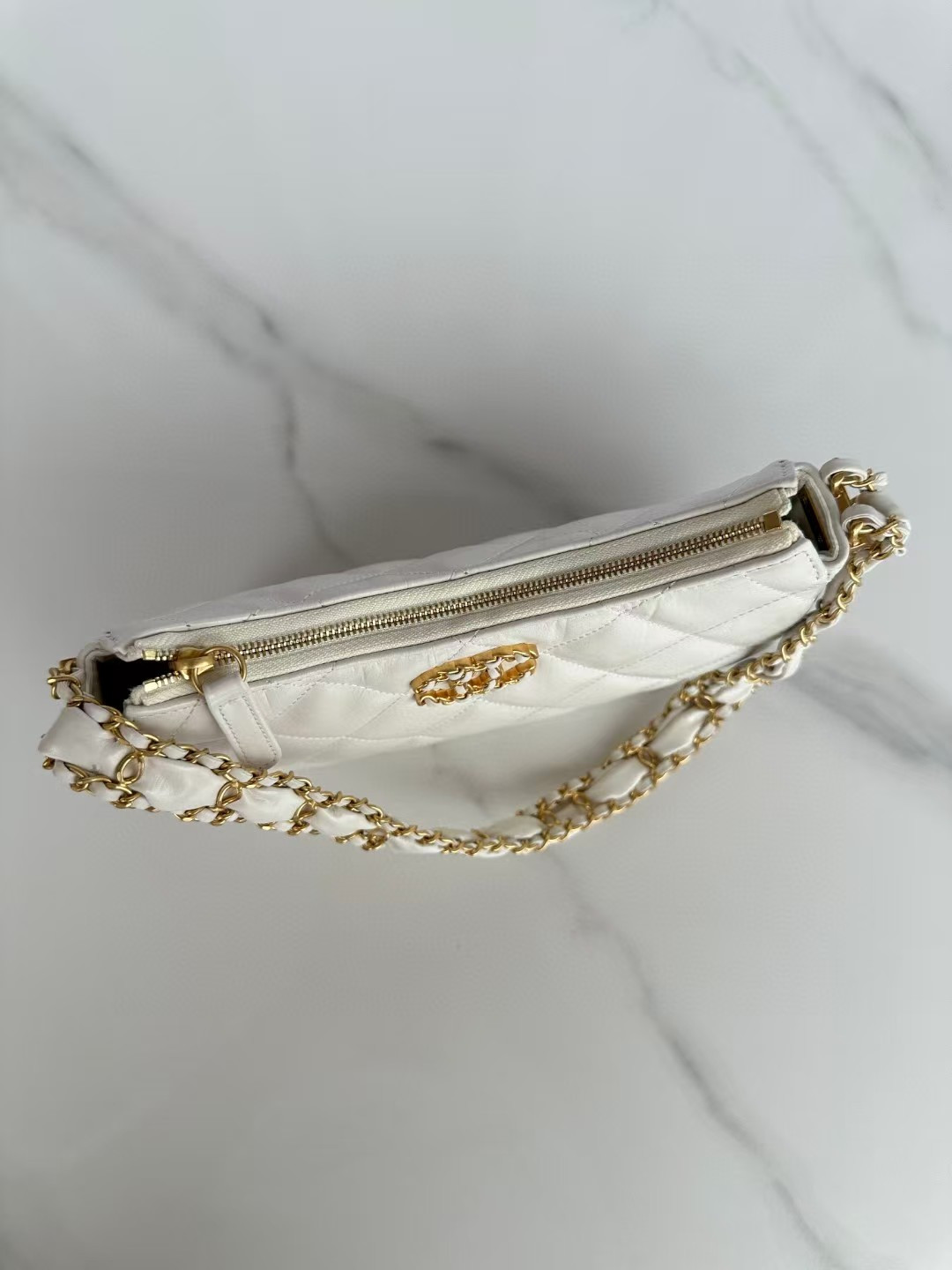 Ch*el Hobo Handbag 23.5x13.5x5.3cm