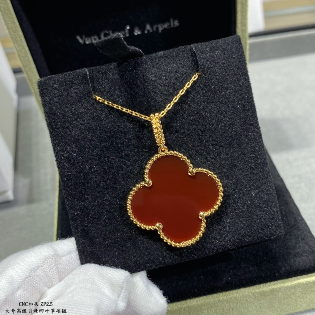 V*N CL*F & Arpels Large Four Leaf Clover Necklace Diameter approx 2.5cm,Chain length approx 80cm