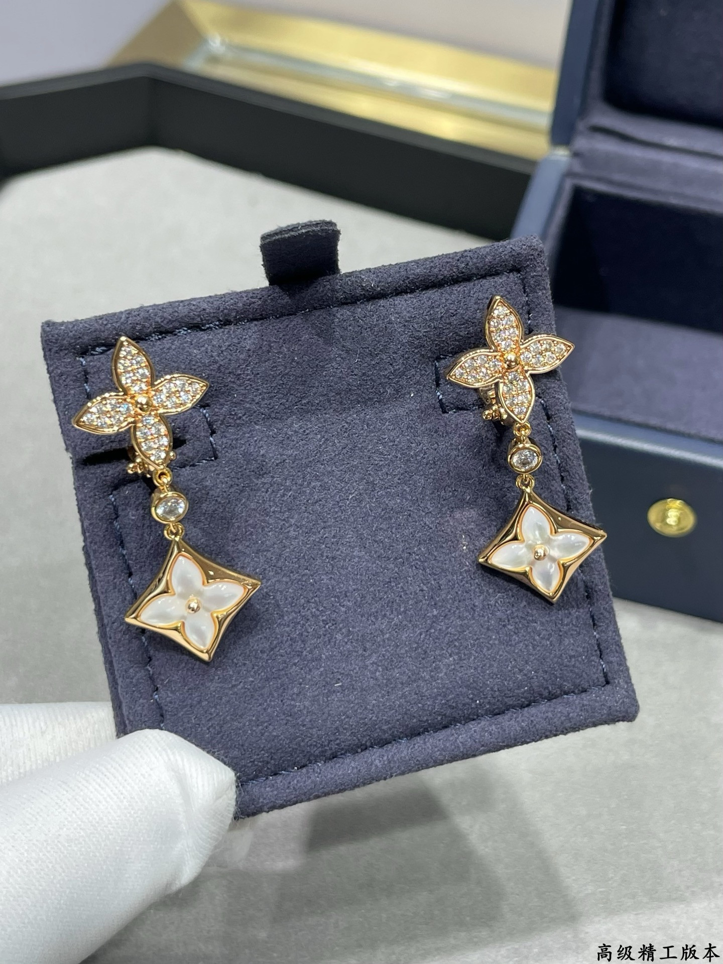 LV Two flower diamond white shell Earrings