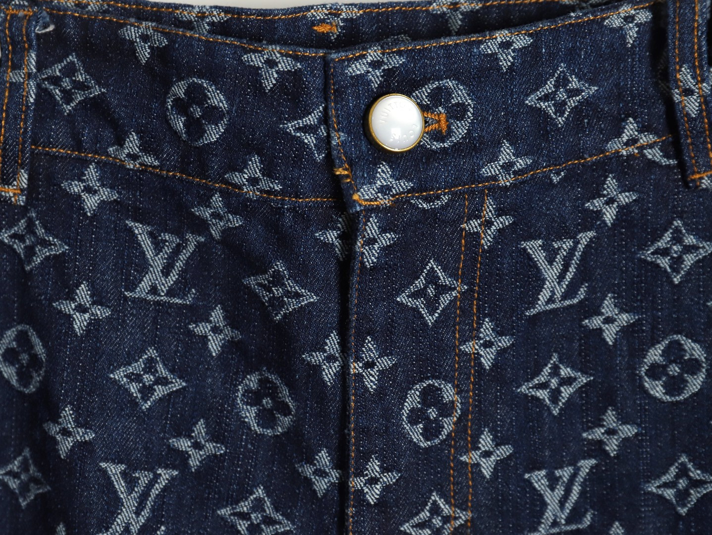 L0*is V*t0n LV 25ss shorts