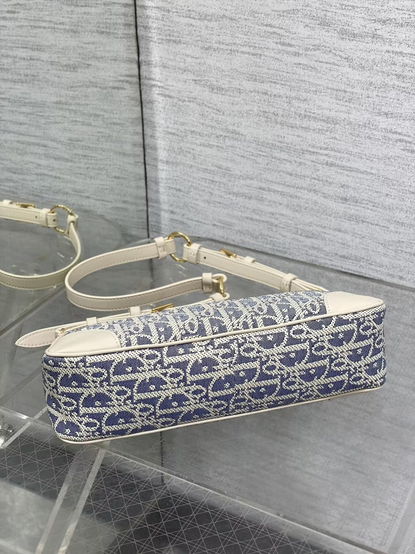 D*0r 30 Montaigne Wanderlust Mini Bag Blue D*0r Oblique Chambray with Smooth Calfskin 26x12x7cm