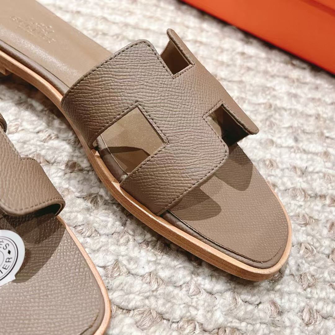 UA Hermès Oran sandal