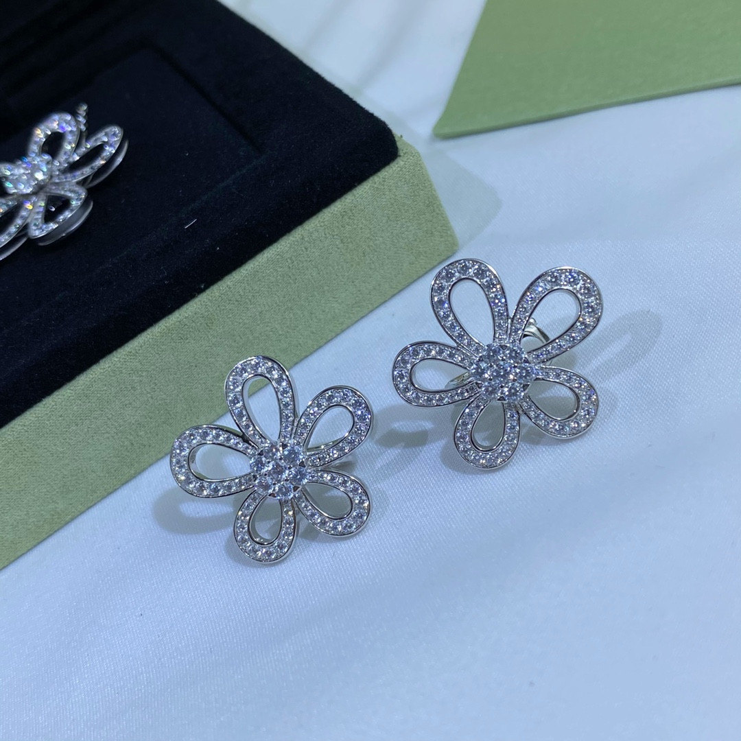 V*N CL*F & Arpels diamond flower earrings
