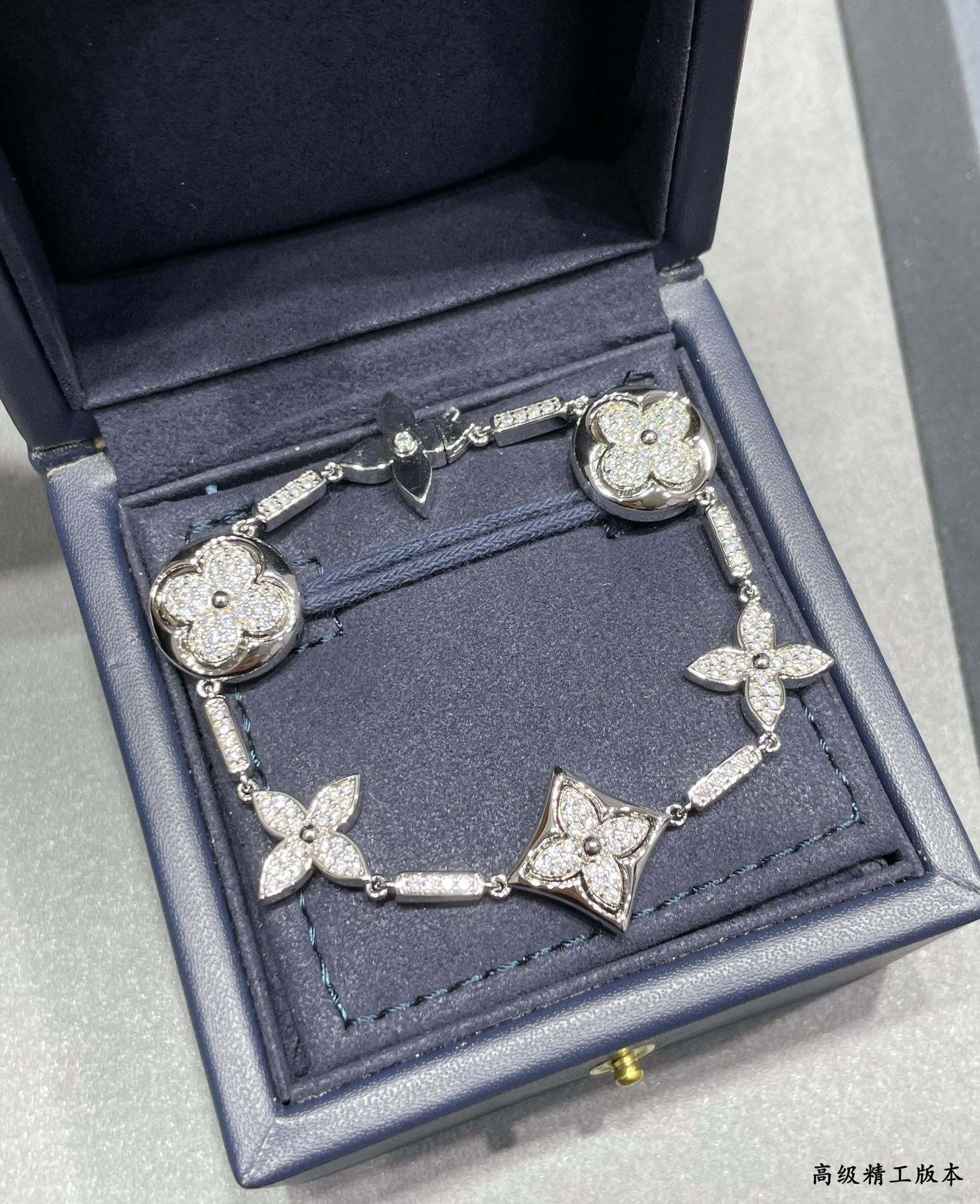 L0*is Vuitto Large six-flower full diamond Bracelet