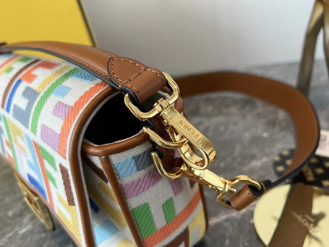 F**di Baguette 27x14x6cm