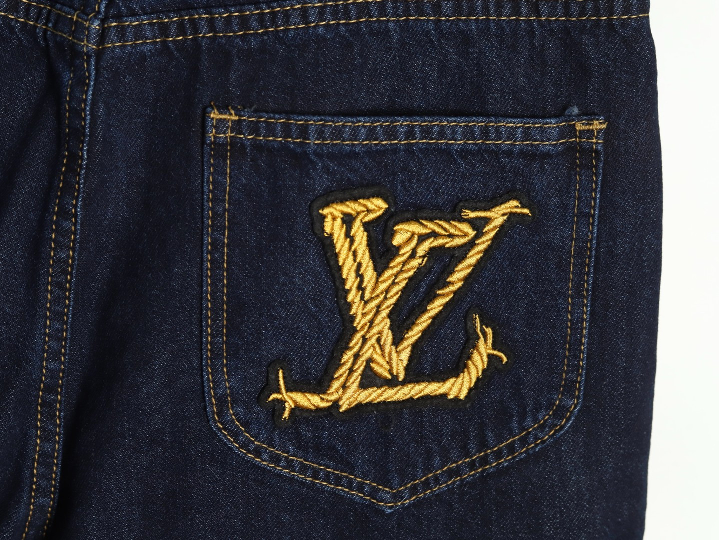 L0*is V*t0n LV 25ss shorts