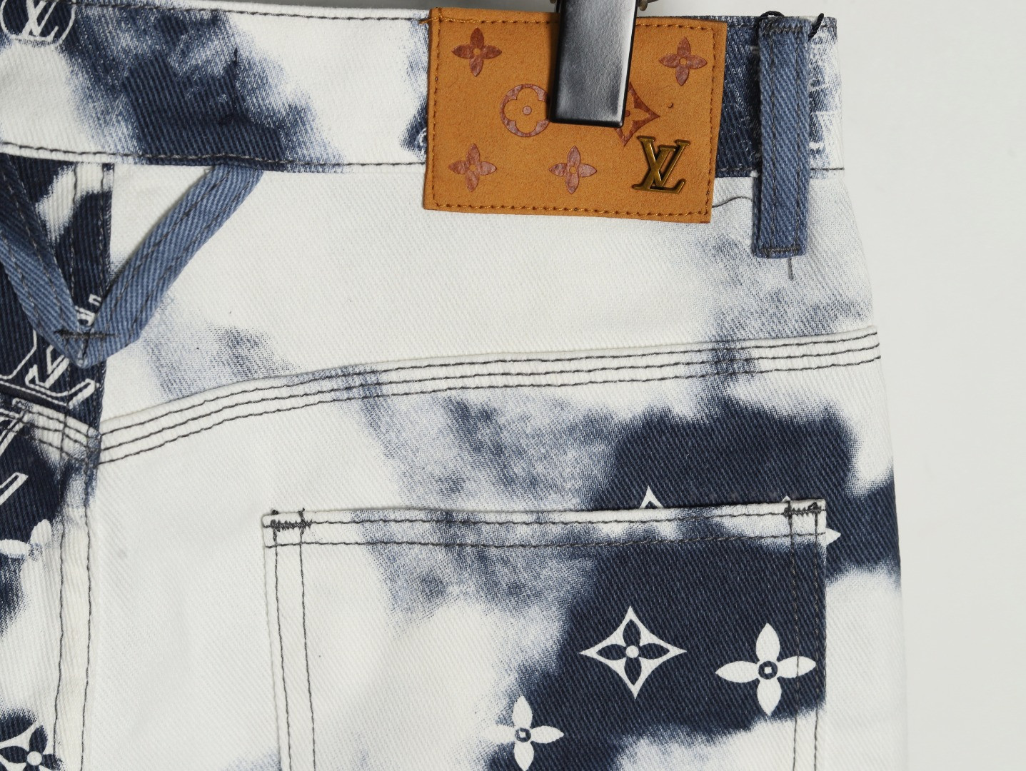 L0*is V*t0n LV 25ss shorts