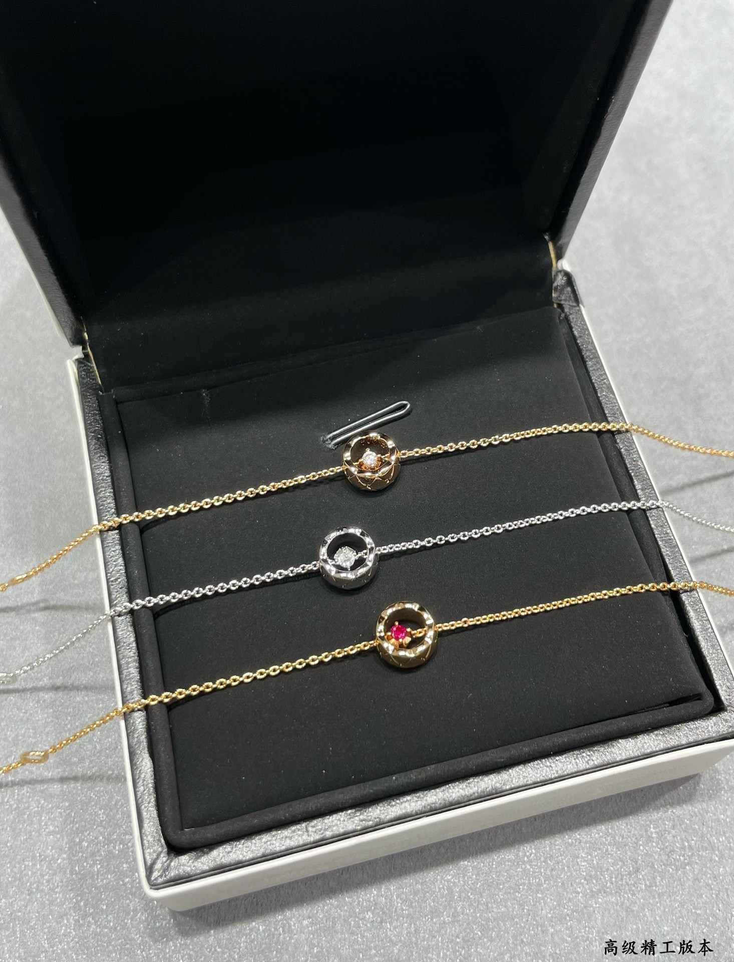 Ch*el Carved diamond-shaped gold bead Bracelet