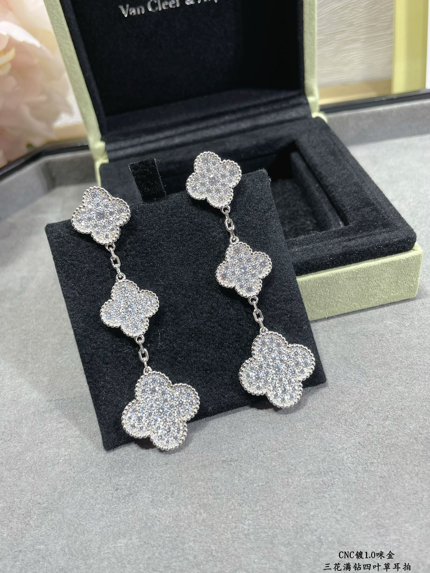 V*N CL*F & Arpels Full diamond three flower four leaf clover Earrings