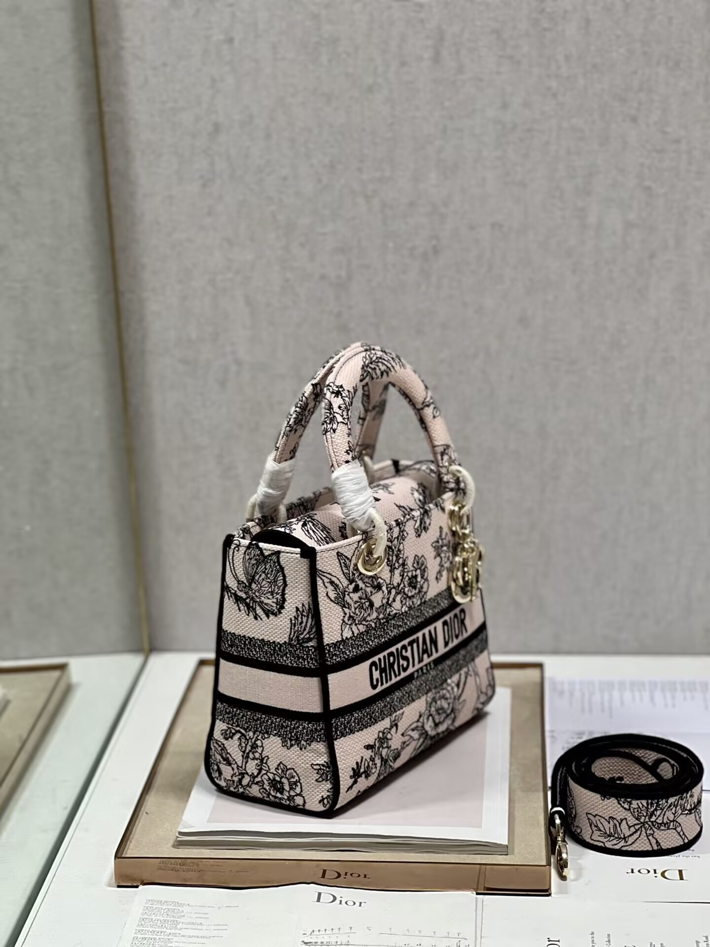 MEDIUM D*0r LADY D-LITE BAG 24 x 20 x 11 cm