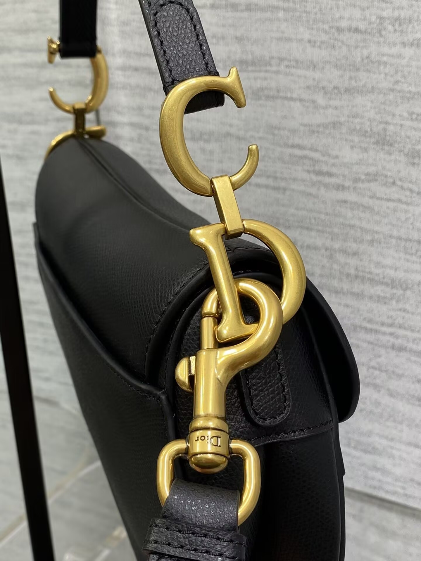 D*0r MINI SADDLE BAG WITH STRAP Black Grained Calfskin 19 x 16 x 5 cm