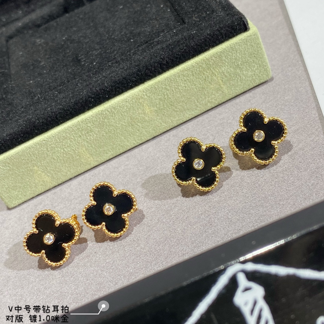 V*N CL*F & Arpels Four-leaf clover with diamond Earrings