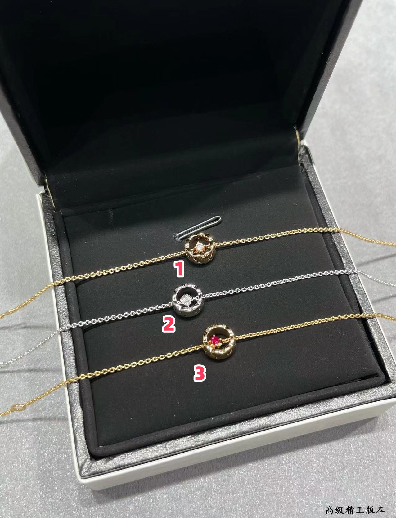 Ch*el Carved diamond-shaped gold bead Bracelet