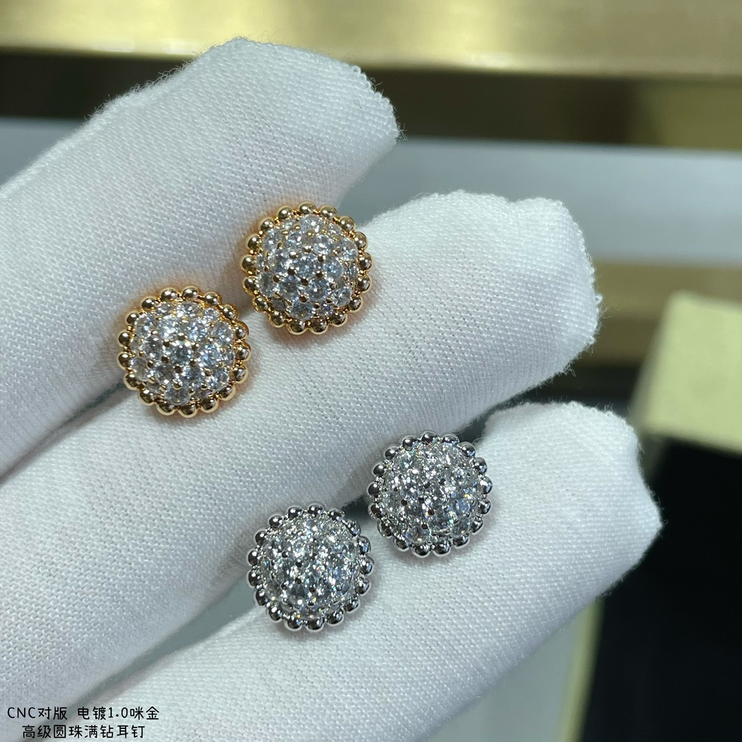 V*N CL*F & Arpels round bead full diamond earrings