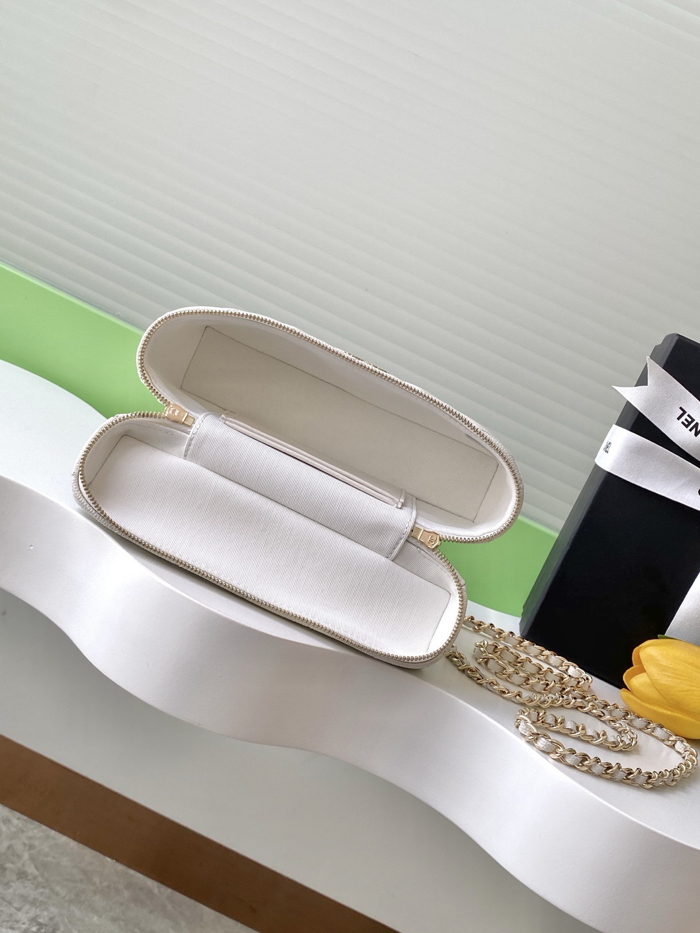 Ch*el Long Vanity With Chain 25C AP4531 17×19.5×5cm