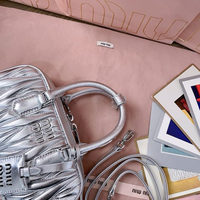 Miu Miu Arcadie matelassé nappa leather bag 22X10.5X7.5cm