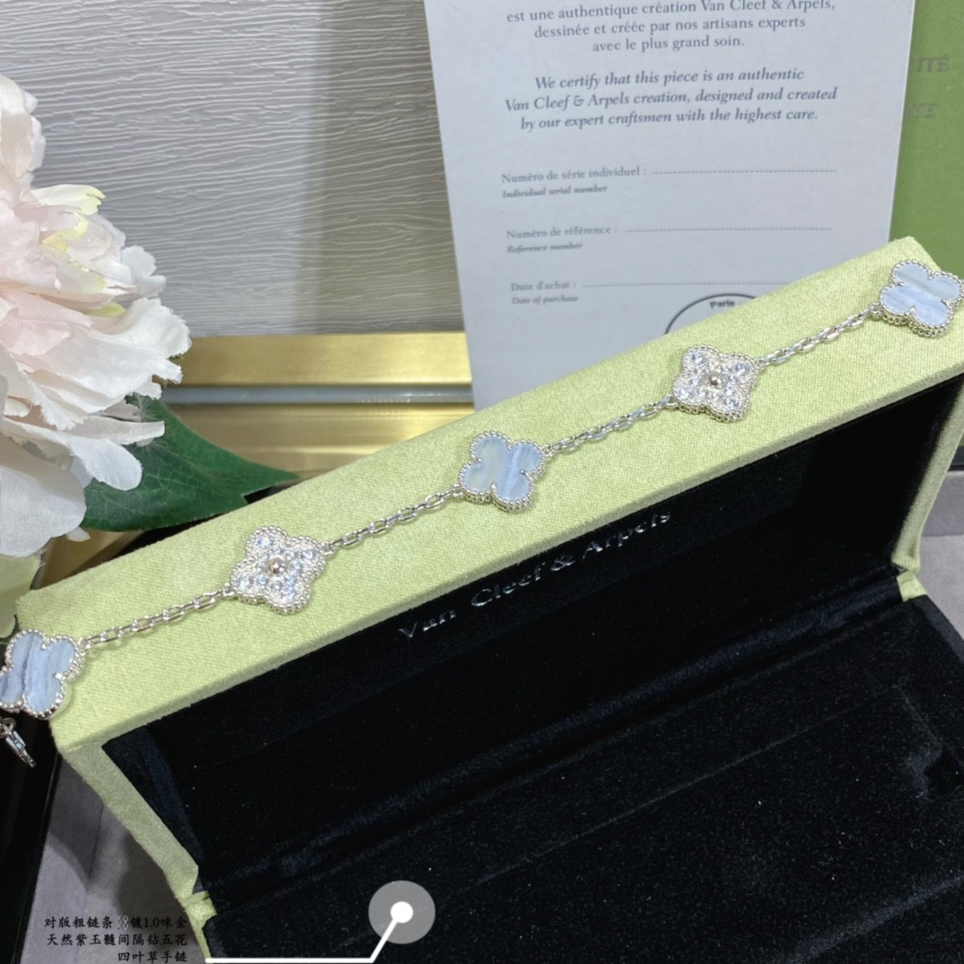 V*N CL*F & Arpels Natural purple chalcedony interval diamond five-flower four-leaf clover Bracelet