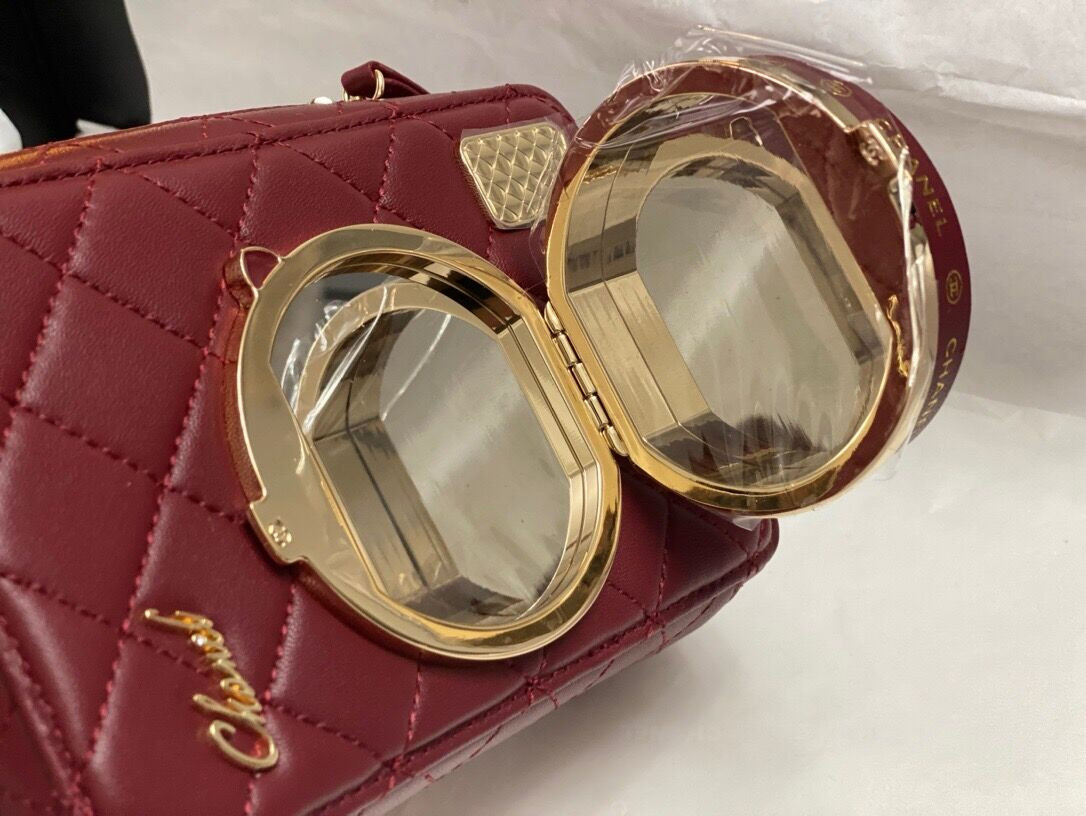 Ch*el CAMERA BAG 4.5 × 6.2 × 2.3 in