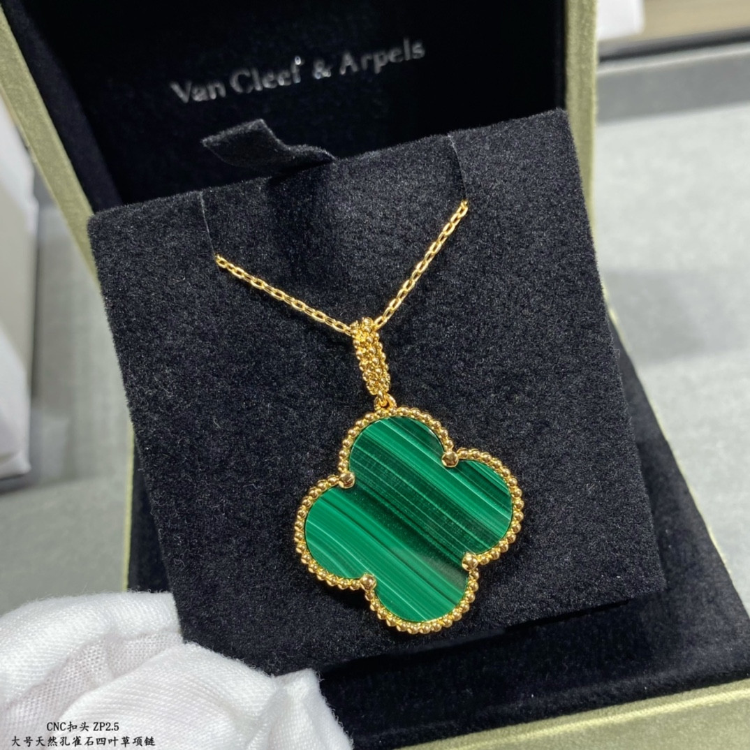 V*N CL*F & Arpels Large Four Leaf Clover Necklace Diameter approx 2.5cm,Chain length approx 80cm