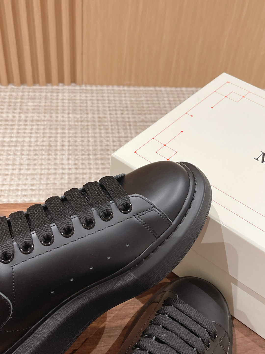 UA Ale*d*r M*Q*en Oversized