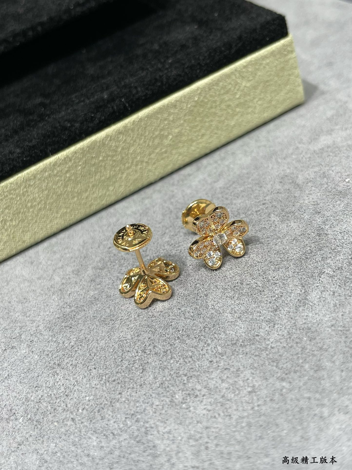 V*N CL*F & Arpels Mini Diamond Clover Earrings