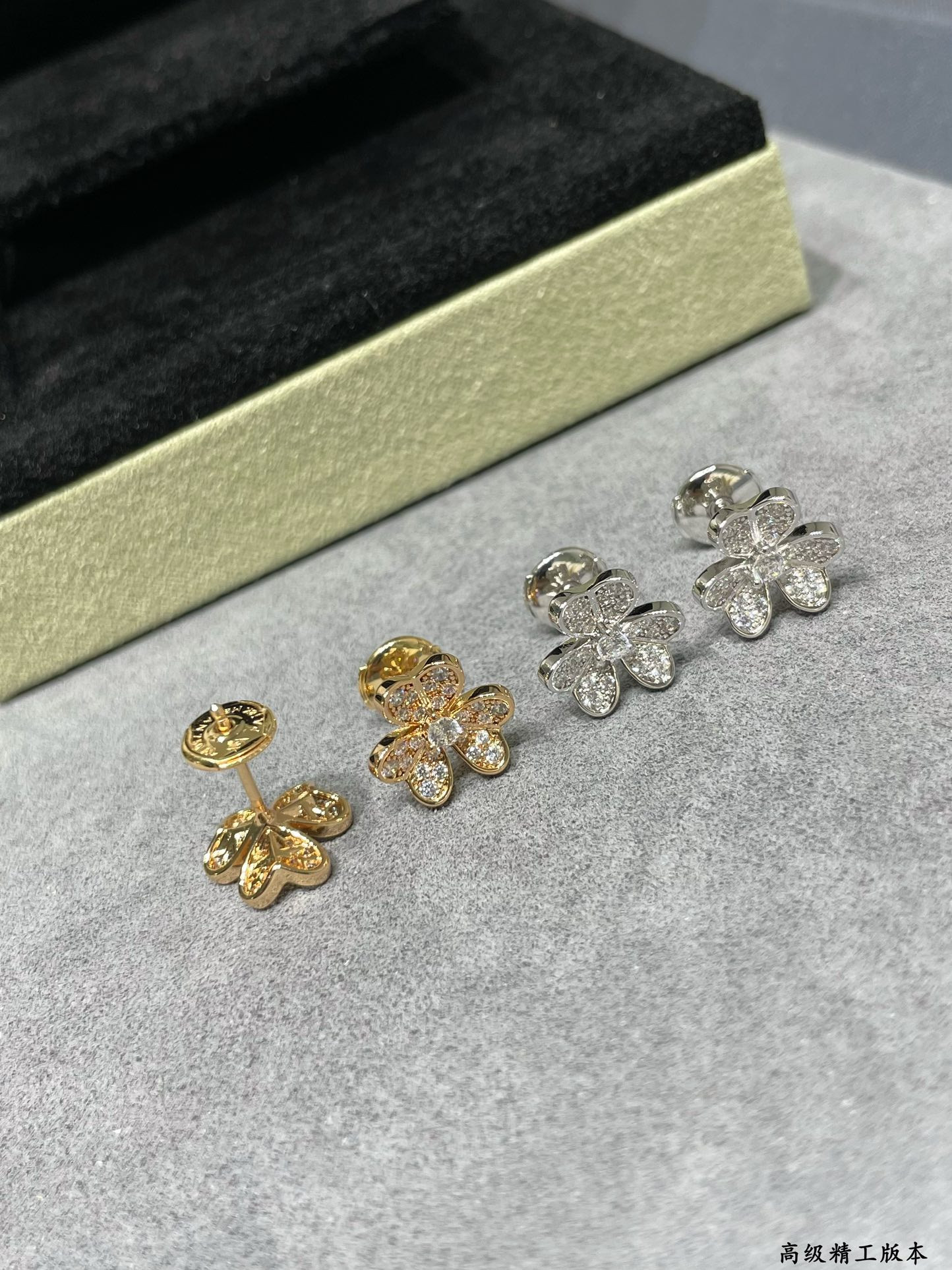 V*N CL*F & Arpels Mini Diamond Clover Earrings