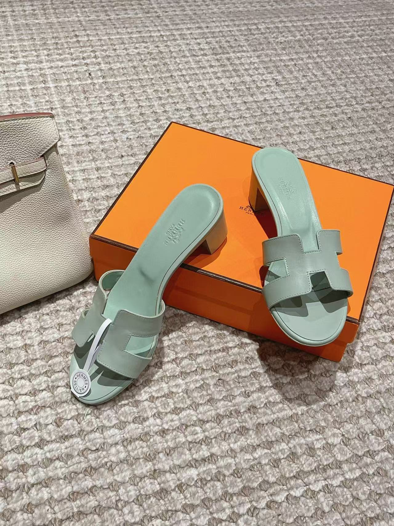 UA Hermès Oasis Sandal