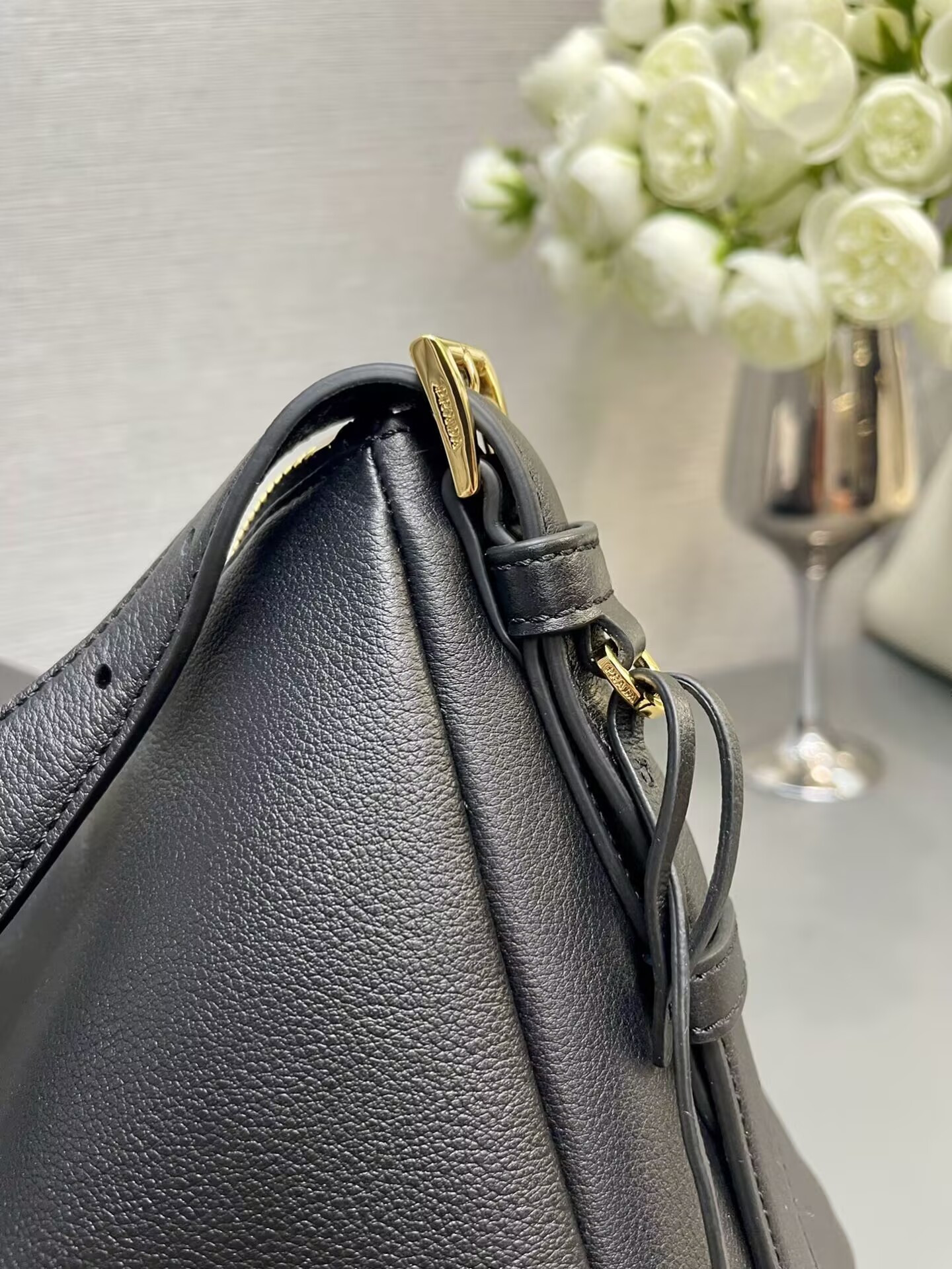 Pra*a Aimée large leather shoulder bag 39x23x12cm