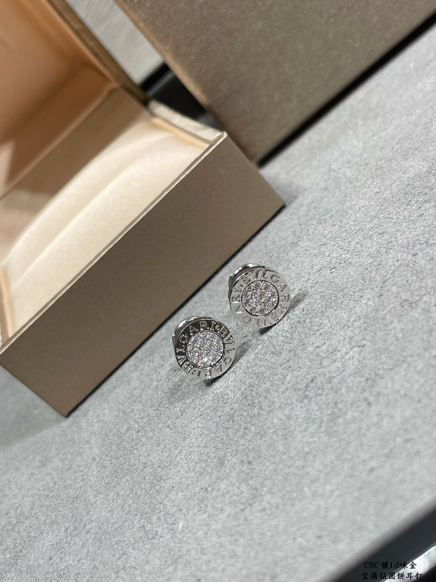 B*l*ai Diamond round cake Earrings