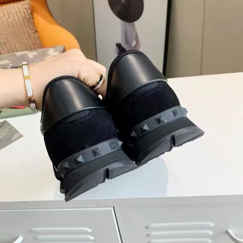 UA va*t*no Garavani Rockrunner