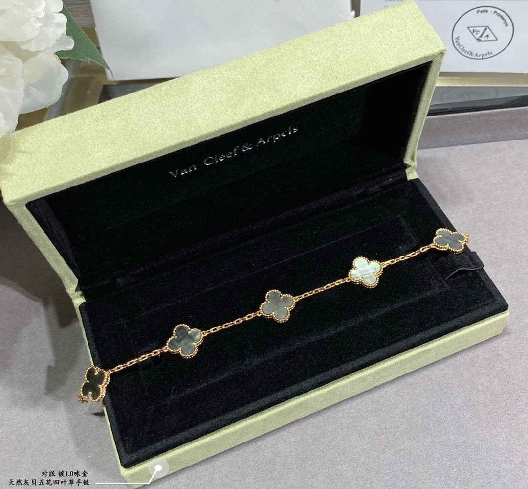 V*N CL*F & Arpels Natural Gray Mother-of-Pearl Alhambra Bracelet