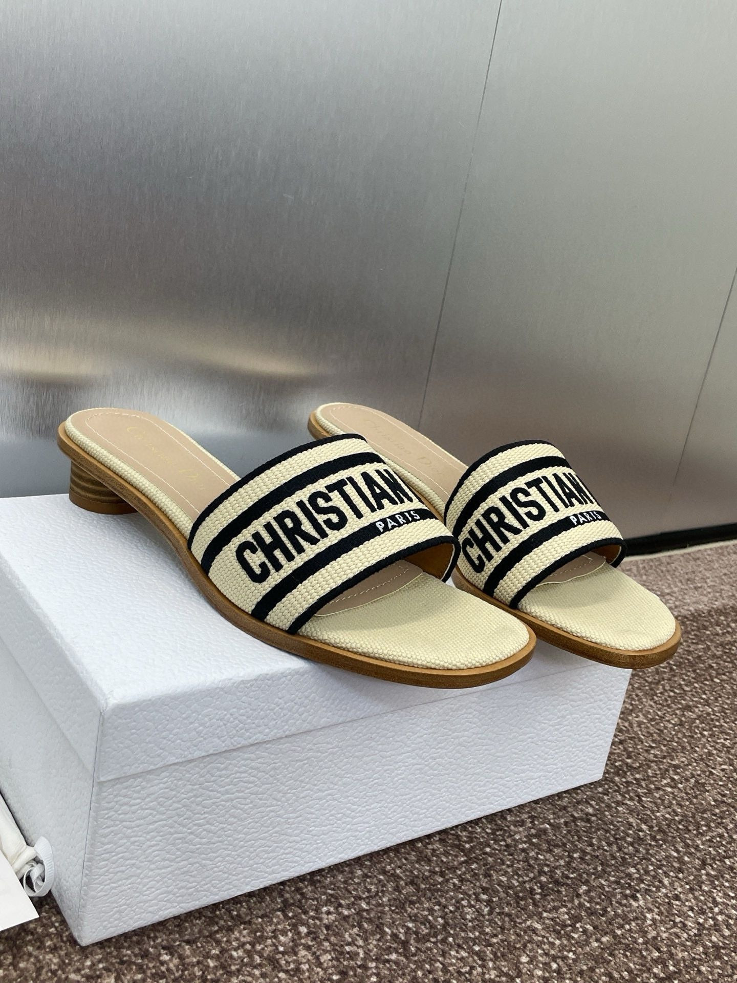 UA D*0r Dway Heeled Slide