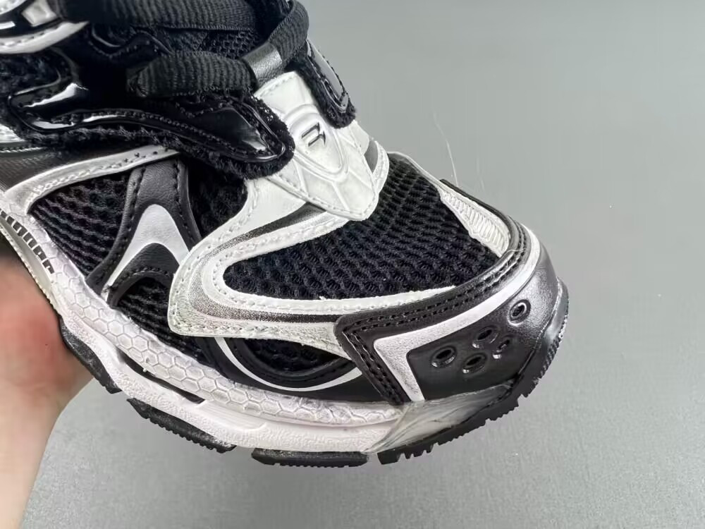 UA Ba*len*cia*ga Runner Black White